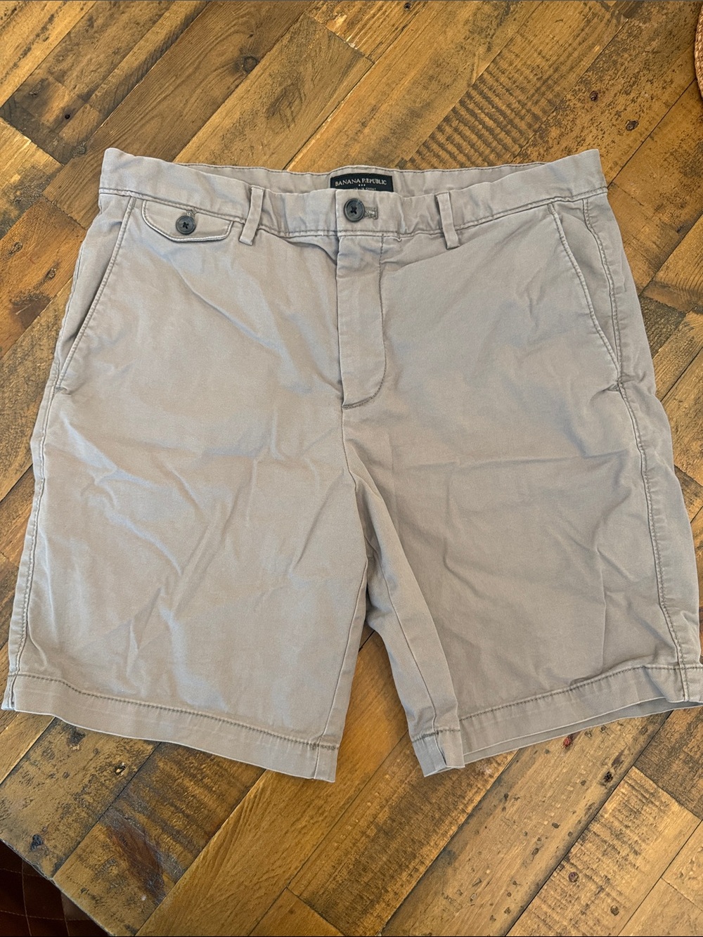 Banana Republic Men’s Flat Front Shorts in Light Taupe